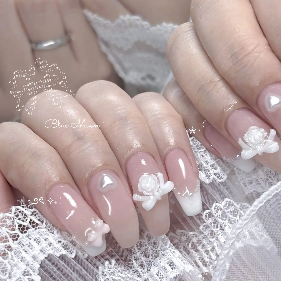 ネイル フレンチネイル ストーンネイル ハンドネイル フットネイル ハンドケア nail salon Blue Moonのネイルデザイン