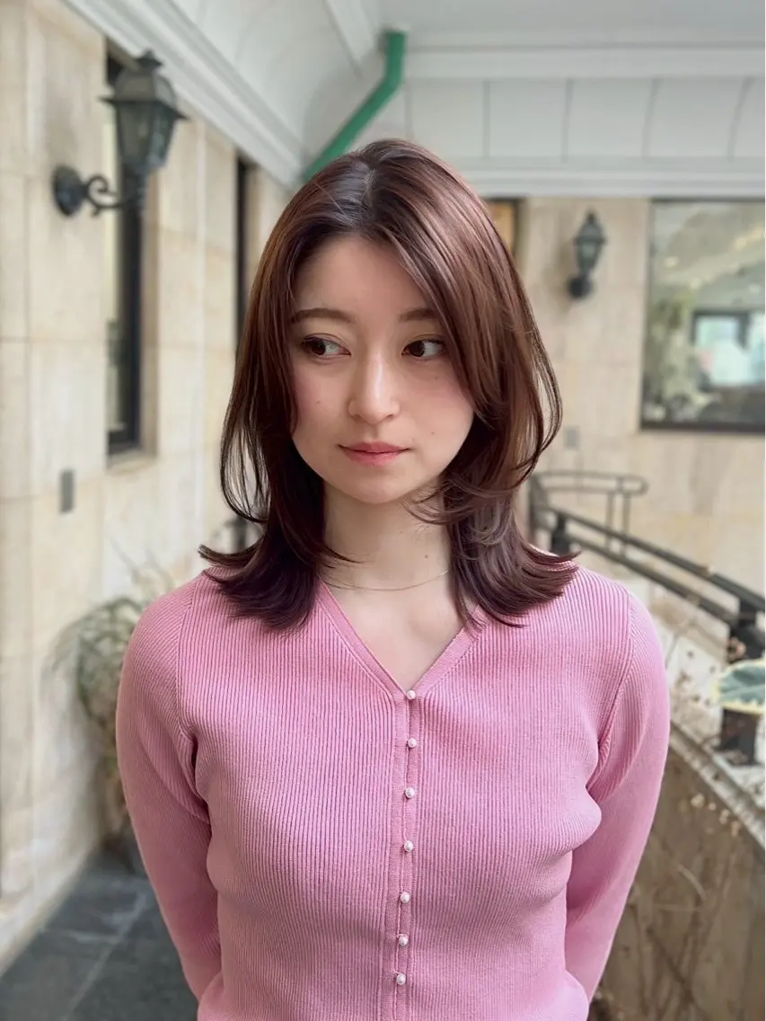 セミロング 艶カラー🦖 🤍SARAのヘアスタイル