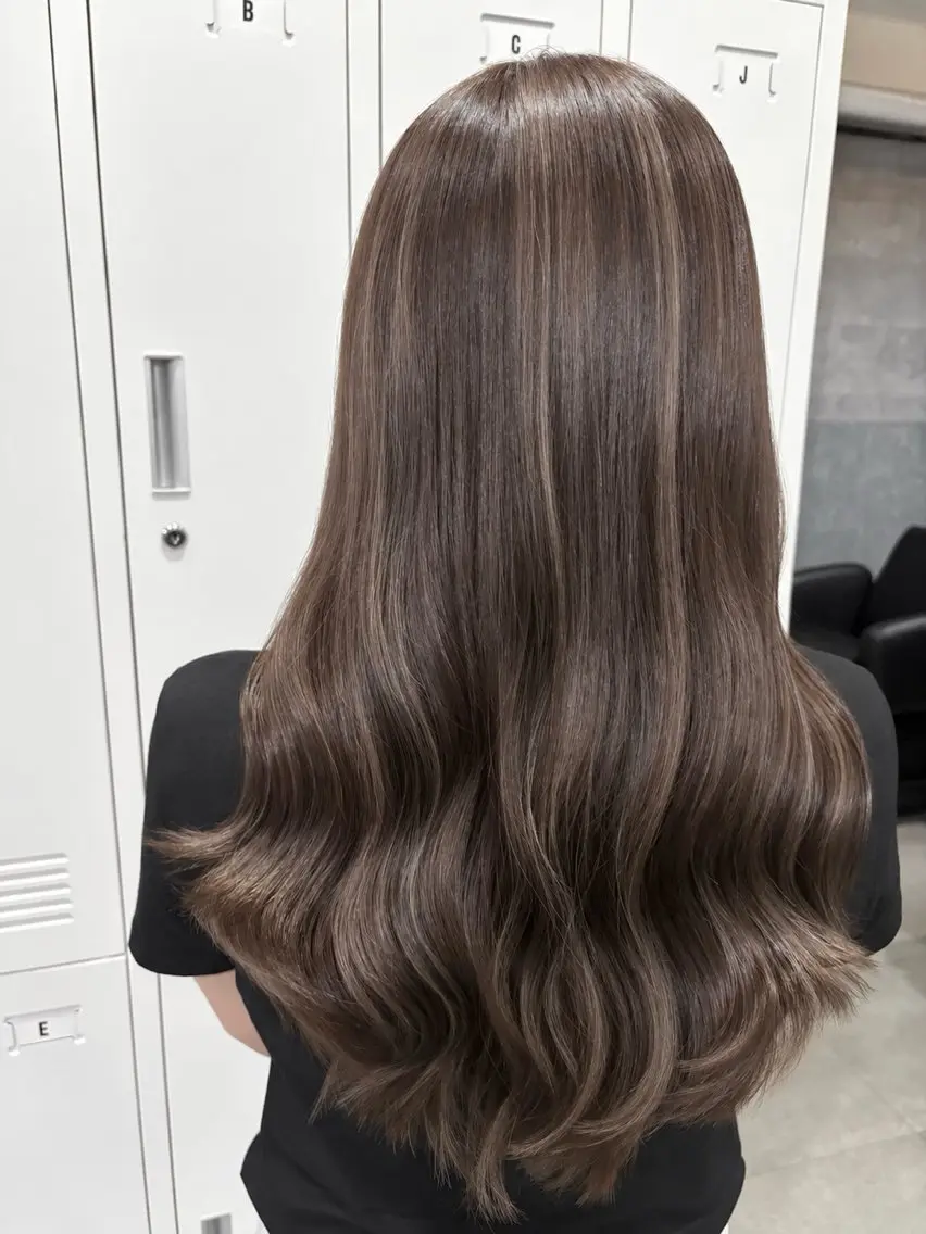 ロング ハイライト 🤍HIKARI🤍 ハイライトのヘアスタイル