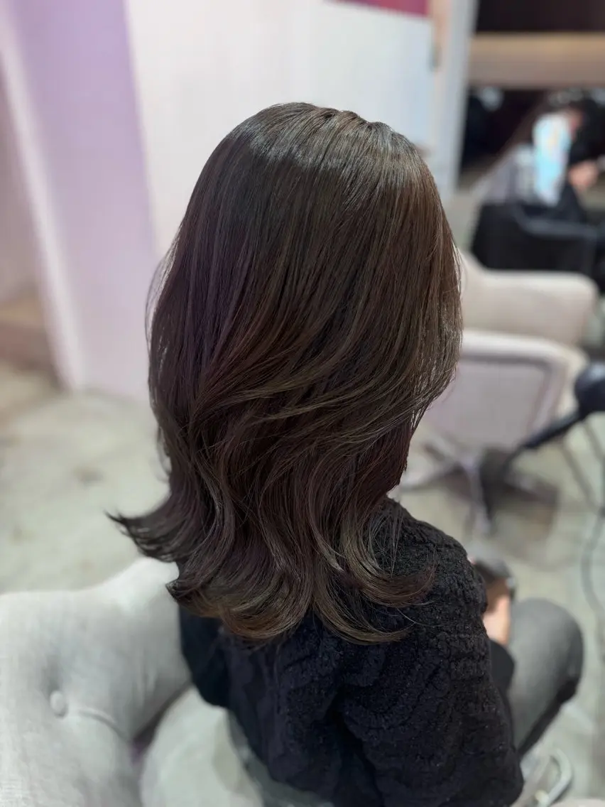 ミディアム レイヤーカット カット ヘアカラー 艶カラー✨レイヤー 𝐚𝐲𝐚𝐤𝐚のヘアスタイル
