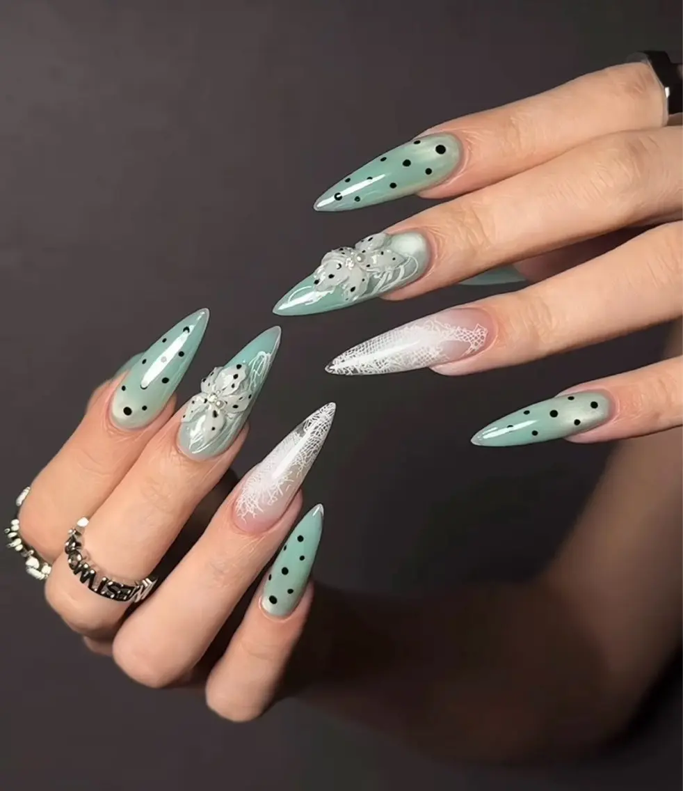 ネイル アートネイル ボルドー フレンチネイル ジェルネイル 氷ネイル・うるうるネイル ハンドネイル Julie Nail Rinのネイルデザイン