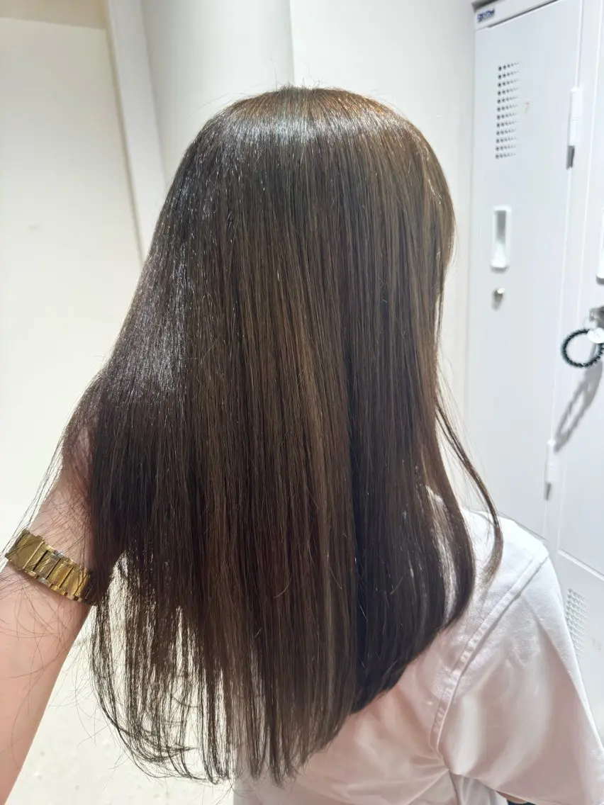 セミロング カラー ベージュカラー 透明感カラー グレージュ オリーブベージュ オリーブカラー カット ヘアカラー トリートメント ふくおか なな 武蔵小杉のヘアスタイル