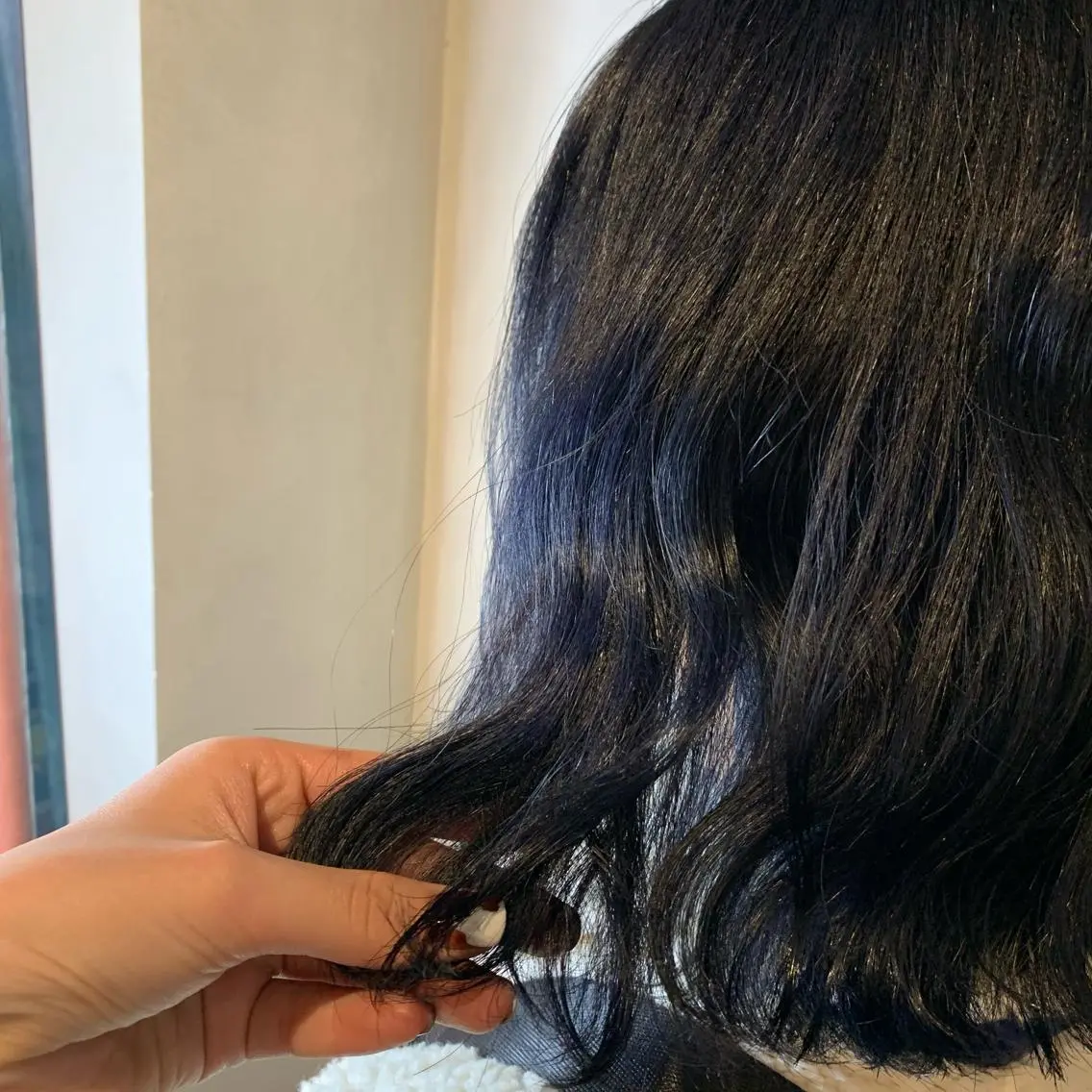 ショート カラー 黒髪 ブルーカラー ブルーブラック ヘアカラー 美髪・シールエクステ ホソタニリョウコのヘアスタイル