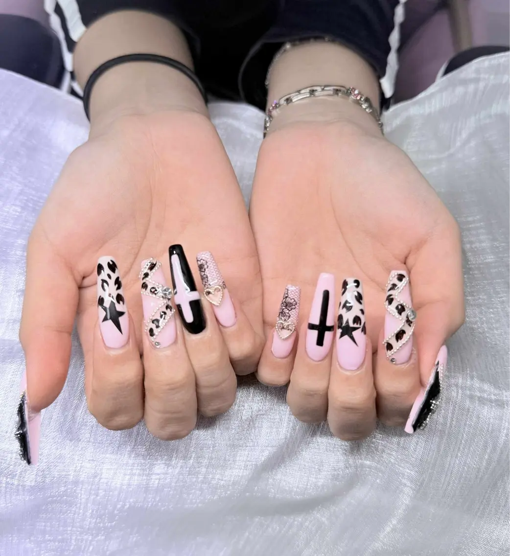 ネイル 長さ出し グラデーション 卒業式 キラキラネイル マグネットネイル ハンドネイル Lee Nailsのネイルデザイン