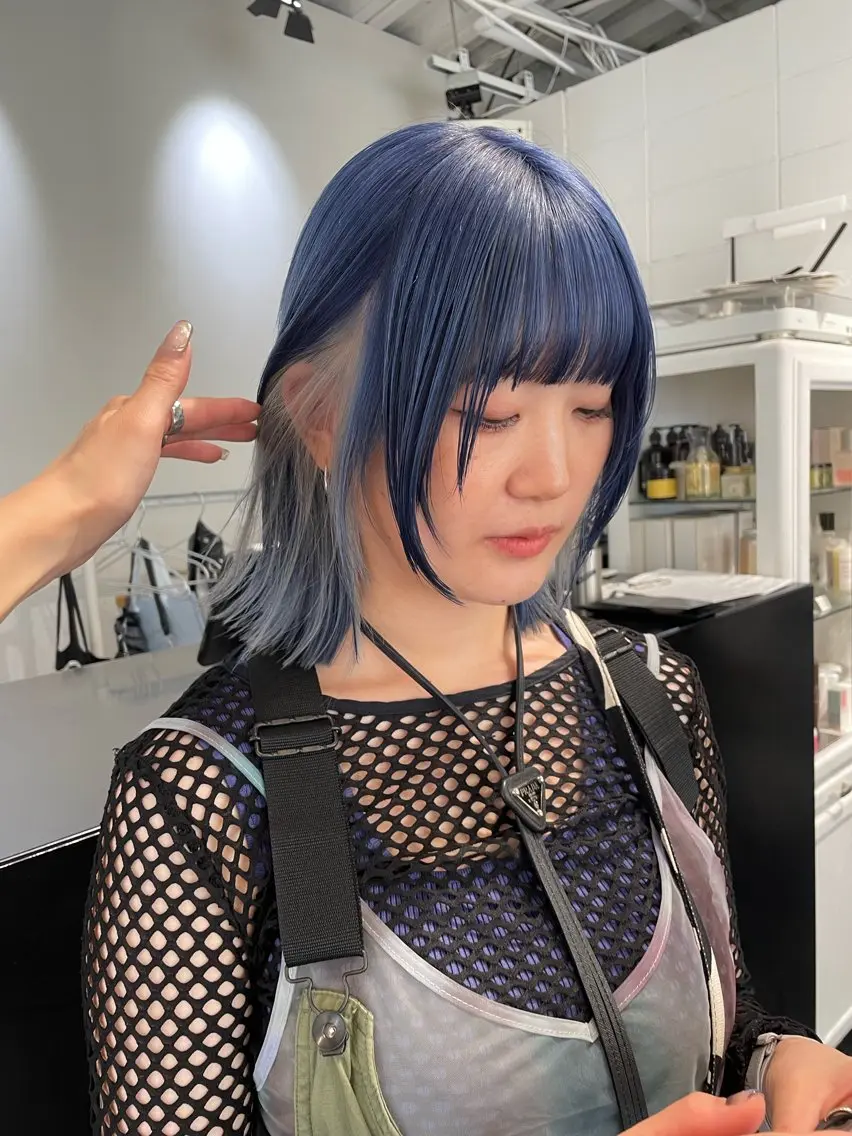 ミディアム カラー パーマ ヘアアレンジ メンズ キッズ メンズブリーチ ブリーチ ブルーカラー ブルーラベンダー ラベンダーカラー カット ヘアカラー トリートメント 艶ハイトーン/ヘア アレンジAYAKAのヘアスタイル
