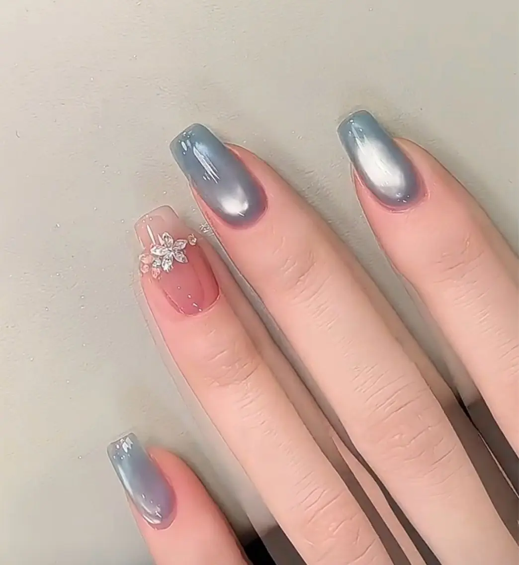 ミディアム ハンドネイル AMI Nailsalonのネイルデザイン