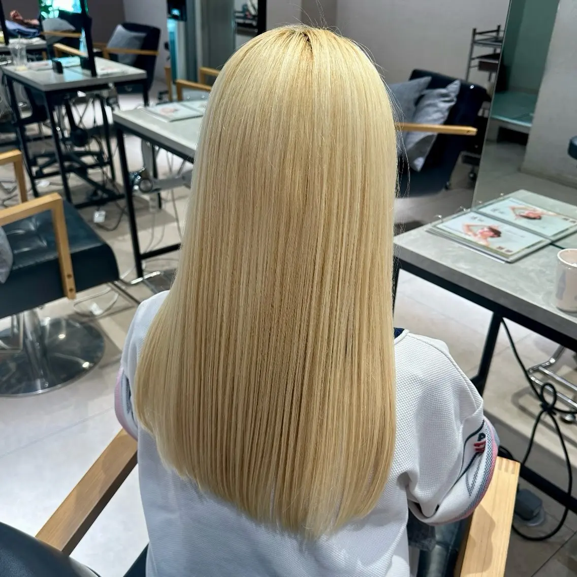 ロング カラー ブリーチ 抜きっぱなしブロンド 透明感カラー rico/暖色カラー /レイヤーカットのヘアスタイル