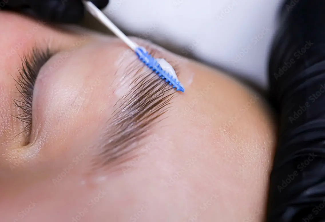 薄眉専用　ハリウッドブロウリフト＋眉WAX脱毛の写真