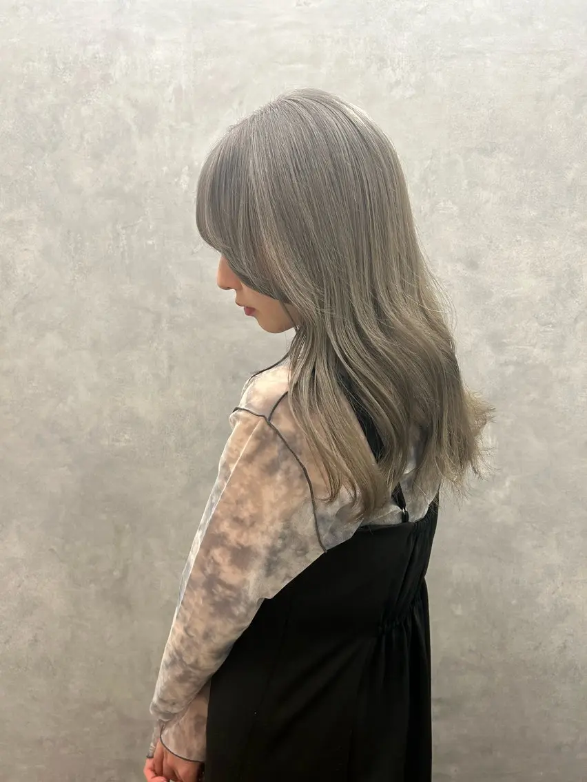 セミロング カラー ブリーチ グレージュ funnu ⋆꙳なつみのヘアスタイル
