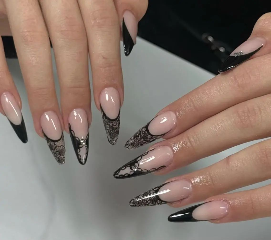 ネイル アートネイル ボルドー フレンチネイル ジェルネイル 氷ネイル・うるうるネイル ハンドネイル Julie Nail Rinのネイルデザイン