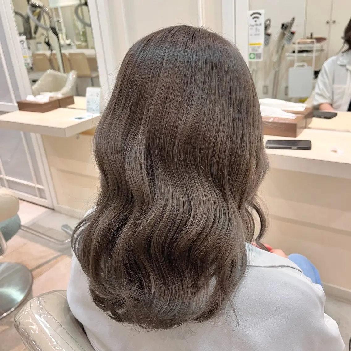 セミロング アッシュ アッシュグレー ハイトーン/ブリーチ 栄/Sayakaのヘアスタイル
