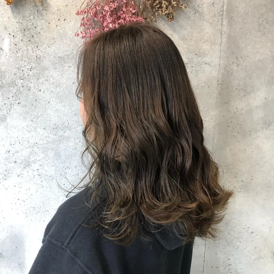 ロング カラー アッシュ ベージュカラー ハイライトカラー ハイライト ヘアカラー wakana 【ブリーチカラー】のヘアスタイル