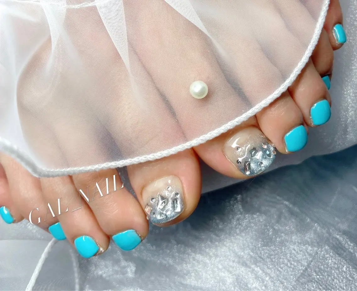 ネイル フットネイル グラデーション ストーンネイル フットネイル GAL_NAIL Miraiのネイルデザイン