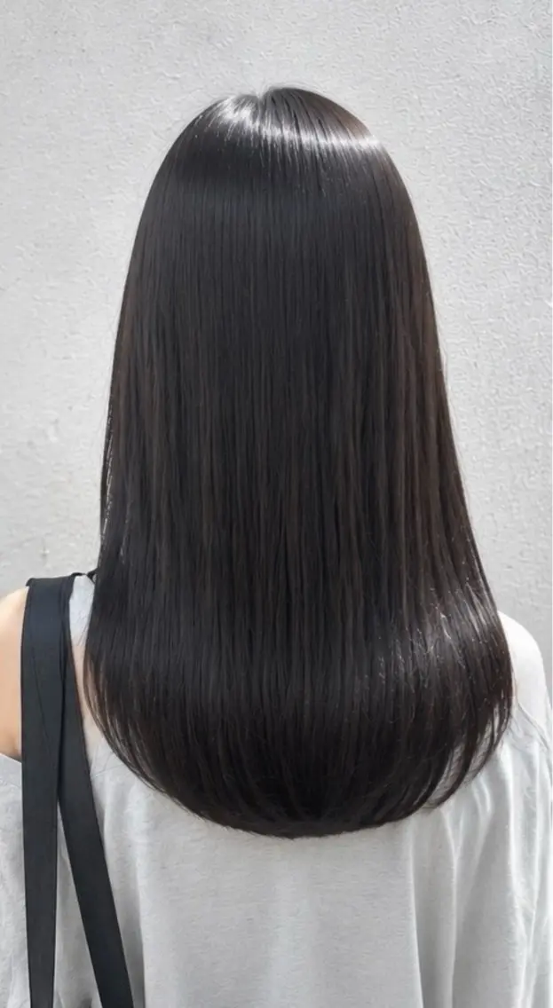 セミロング 縮毛矯正 中津No.1髪質改善 店長✨透ける暗髪のヘアスタイル