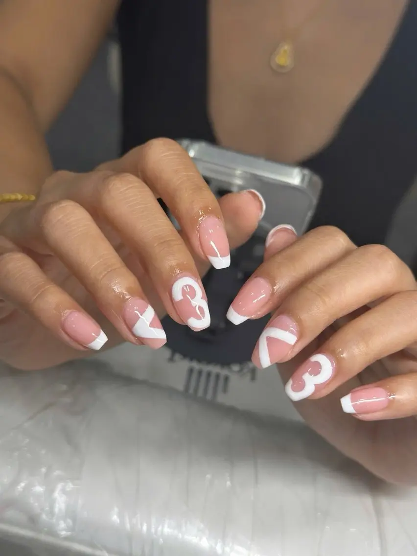 ネイル ボルドー ブラウン チークネイル ドット フットネイル NAILS BAR SHINJUKUのネイルデザイン