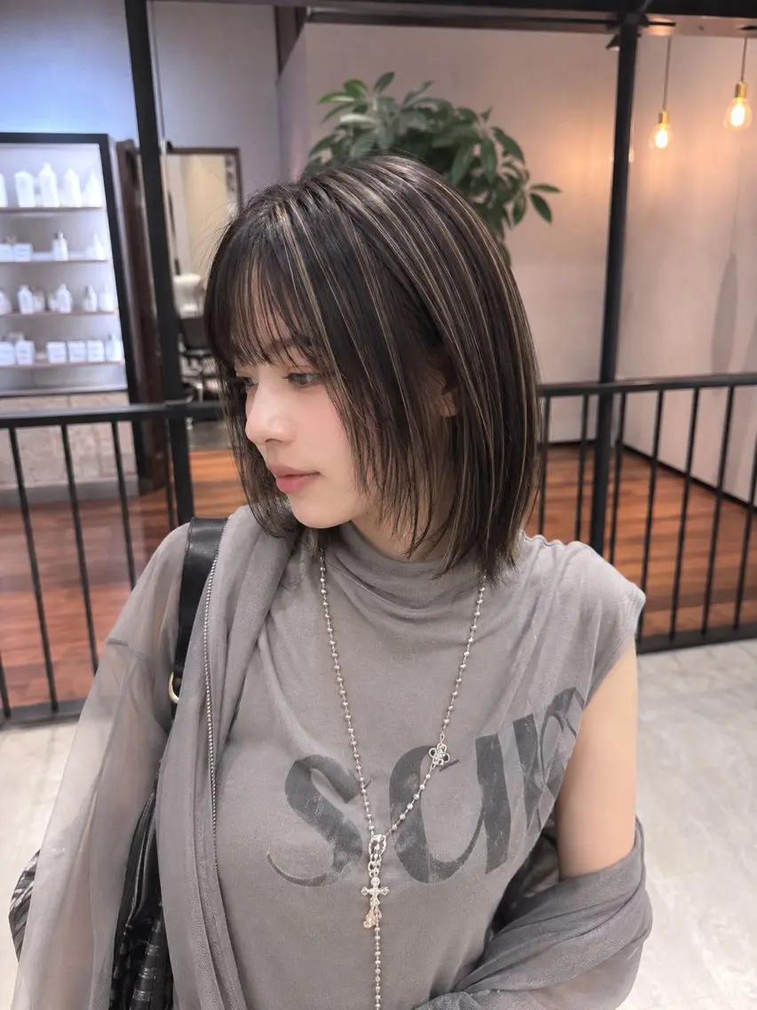 ショート 顔まわりレイヤー 外国人風カラー ハイライト レイヤーカット カット ヘアカラー トリートメント 海外風レイヤーカット 👑店長 平松 由のヘアスタイル