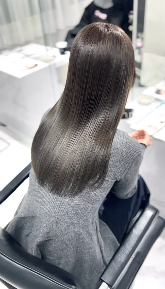 ロング カラー グレージュ 髪質改善 ヘアカラー シズナ/ レイヤー /グレー/髪質改善のヘアスタイル