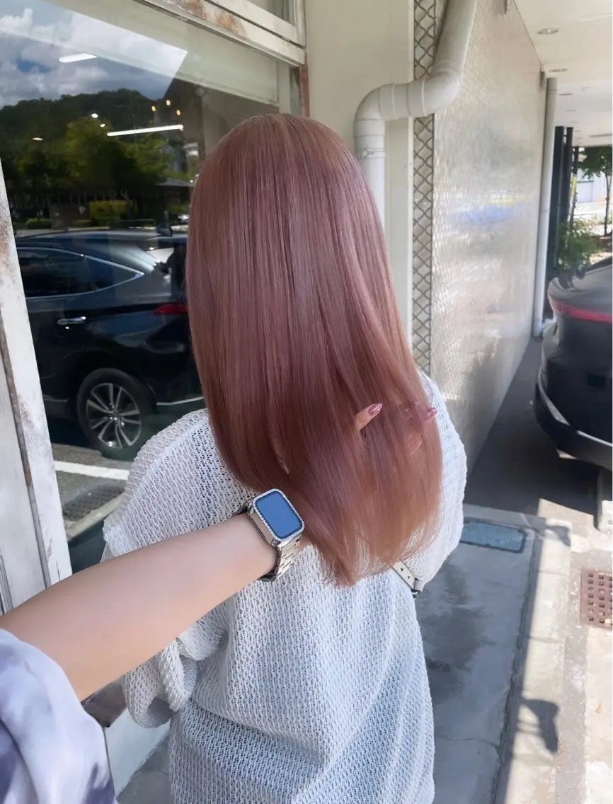 ロング 山岸 朱里のヘアスタイル