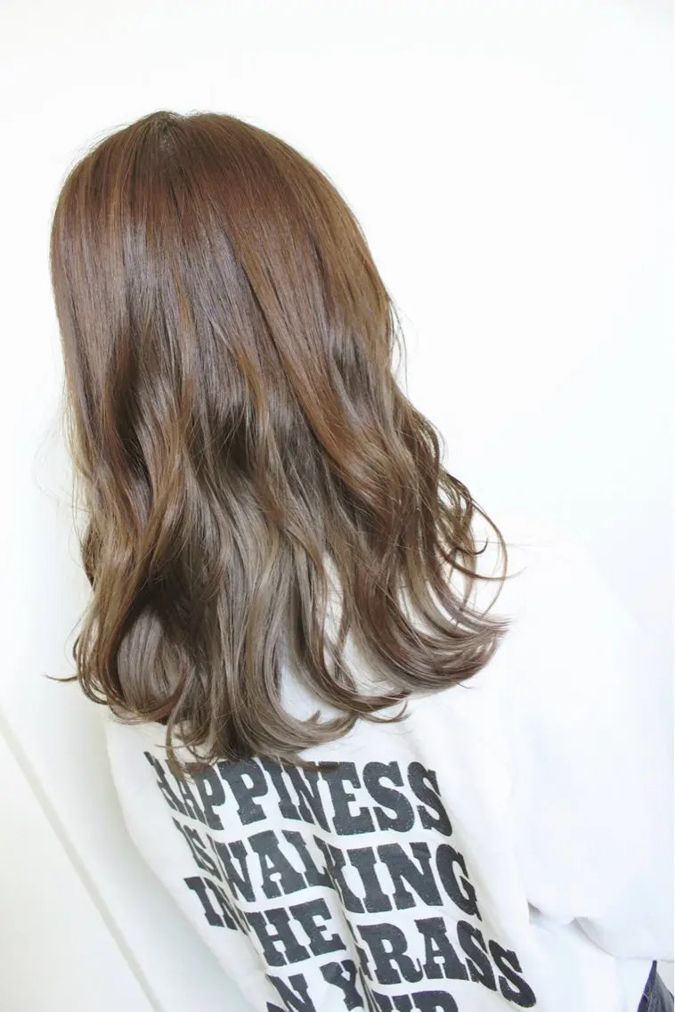 セミロング カラー ベージュカラー インナーカラー カット ヘアカラー 土居 正季のヘアスタイル