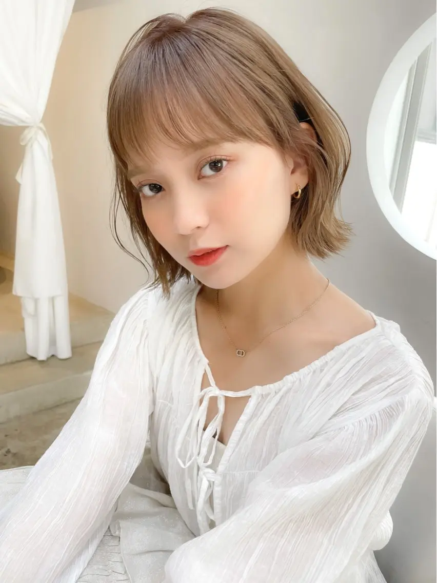 ショート カラー ブリーチ ケアブリーチ ダブルカラー ハイライトカラー イルミナカラー ミディアム/顔周り/ ベージュ🌼mayuのヘアスタイル