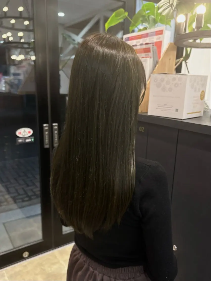 ロング カラー ブリーチ グレージュ ブリーチなしカラー オリーブグレージュ オリーブグレー 田村 亜衣華のヘアスタイル