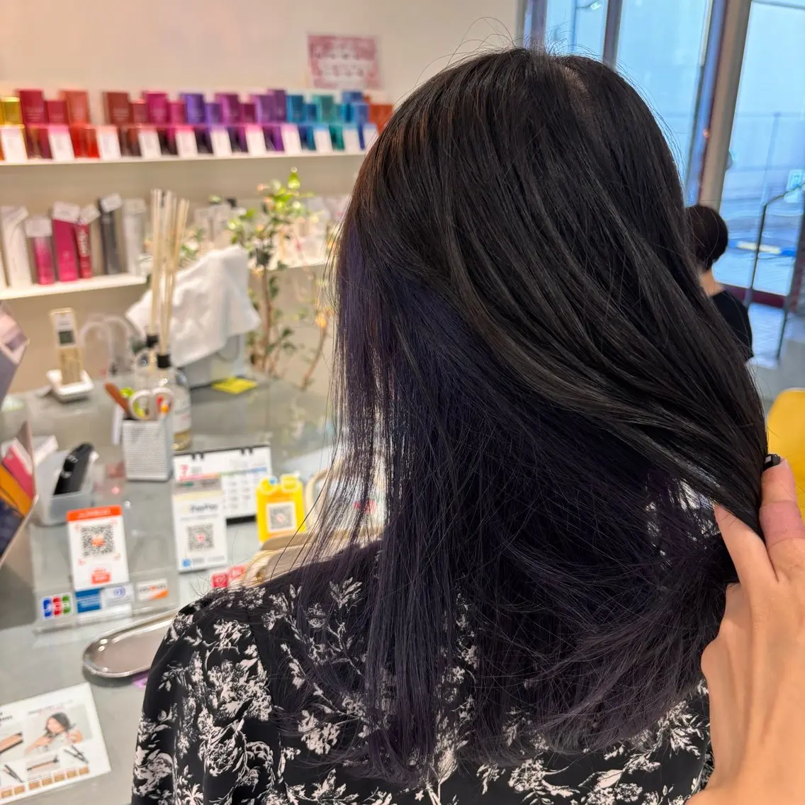 セミロング カラー アッシュ ベージュカラー デザインカラー インナーカラー 由比藤理子 ブリーチカラー🌈のヘアスタイル