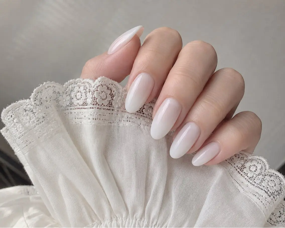 【急募💅🏼】オフありホワイトグラデーションネイル※こちらのメニューは色指定となります。別スタッフの最終チェックあり。の写真