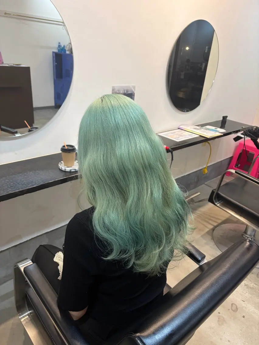ロング カラー LUCK ユナのヘアスタイル