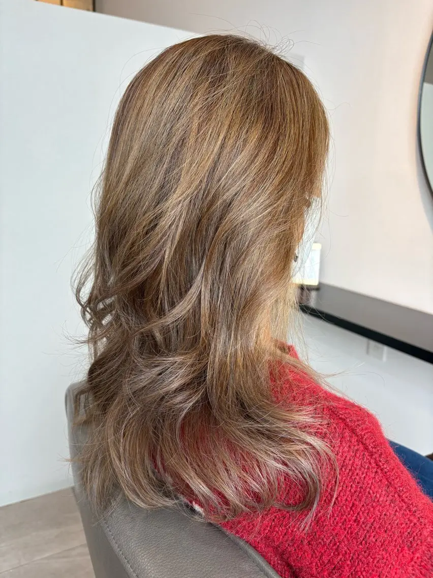ロング カラー 西本 美華のヘアスタイル