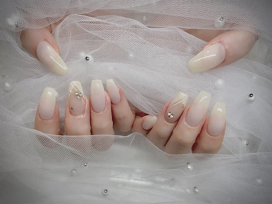 ネイル I-nailロング /ワンホン/キラキラのネイルデザイン