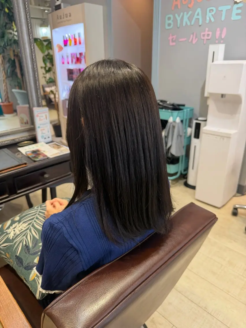 ミディアム ツヤ感カラーレイヤー カット川野莉空のヘアスタイル