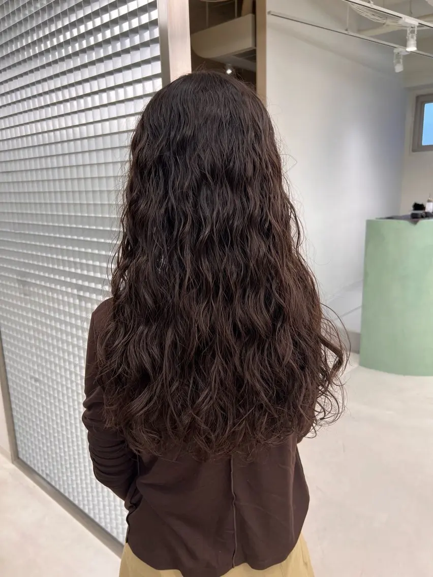 ロング パーマ カット パーマ トリートメント ロングパーマ/ 海外レイヤー/表参道のヘアスタイル