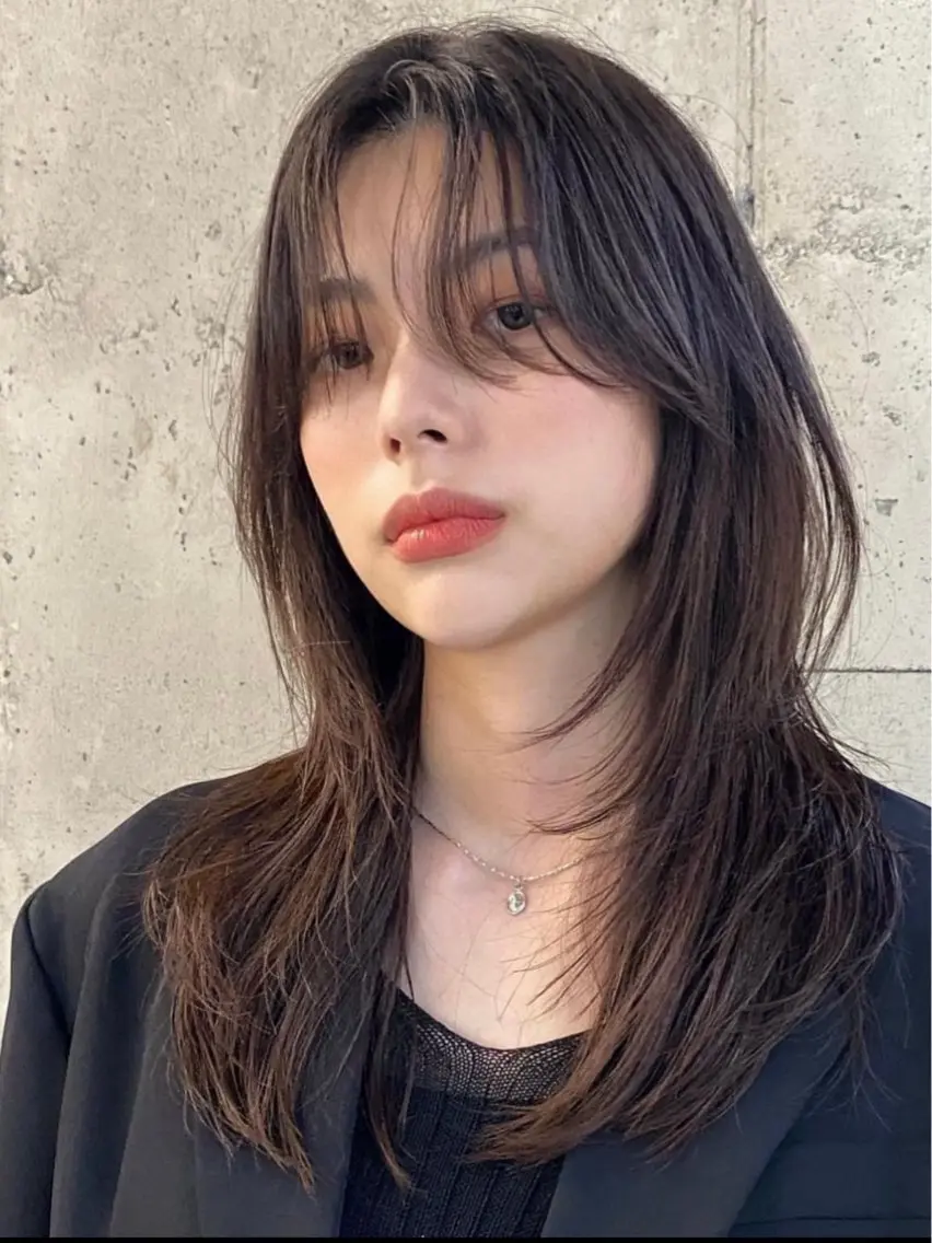 セミロング カラー レイヤーカット 外ハネヘア カット ヘアカラー トリートメント 鈴木 一貴のヘアスタイル