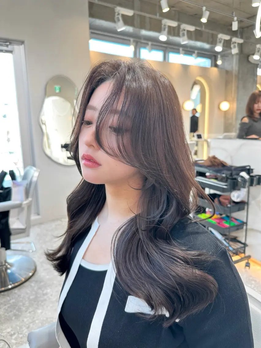 セミロング カラー ベージュカラー 黒髪 ブルーカラー ブルーブラック ブラウンカラー カット ヘアカラー トリートメント 新宿/韓国レイヤー 髪質改善カラー/角所のヘアスタイル