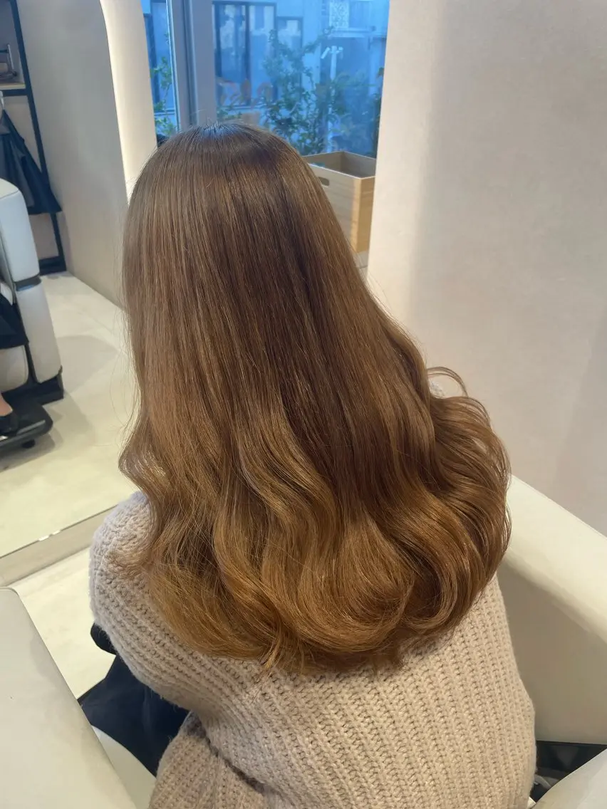 カラー ベージュカラー ブリーチ ヘアカラー emusalon Rinaのヘアスタイル