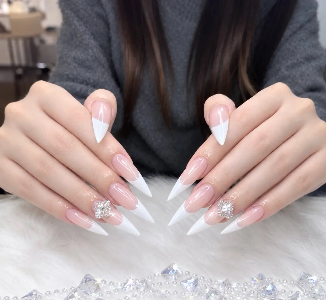 ネイル アートネイル ボルドー 長さ出し ハロウィン キラキラネイル ハンドネイル ハンドケア Mina Aurea Nailのネイルデザイン