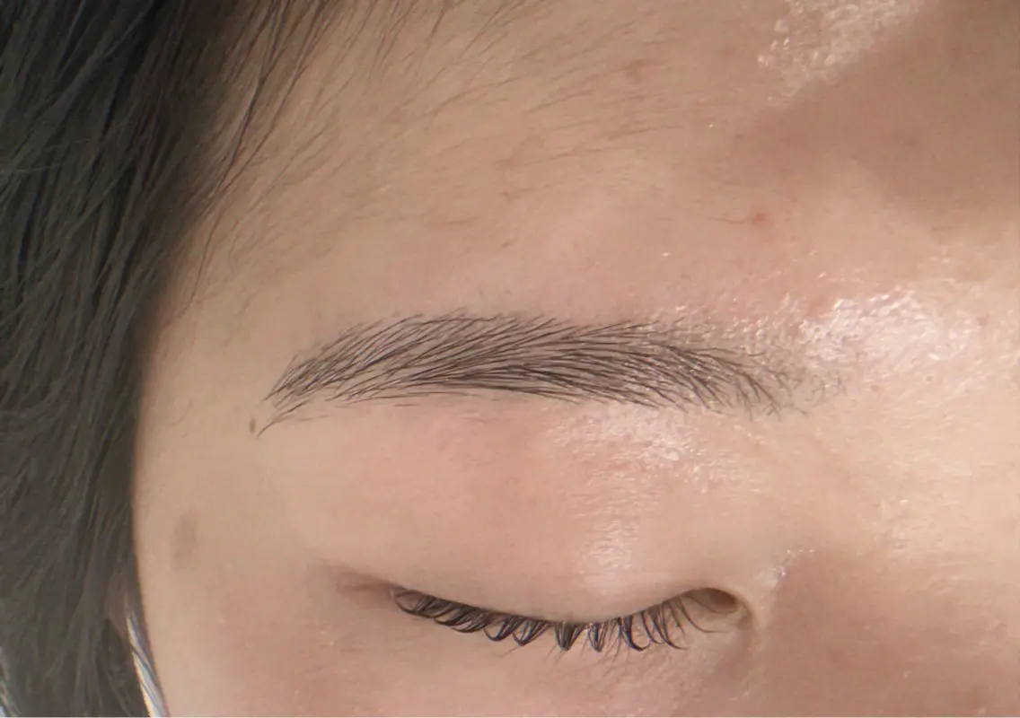 美眉スタイリング(WAX/間引き/メイク)の写真