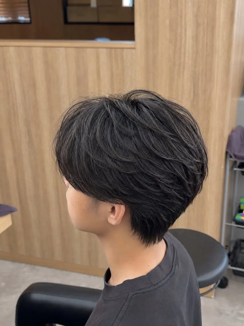 ショート パーマ ヘアアレンジ メンズ フェザーパーマ メンズパーマ ニュアンスパーマ カット パーマ トリートメント ヘッドスパ ヘアセット メンズフェザーパーマ 💫曲がる縮毛矯正のヘアスタイル