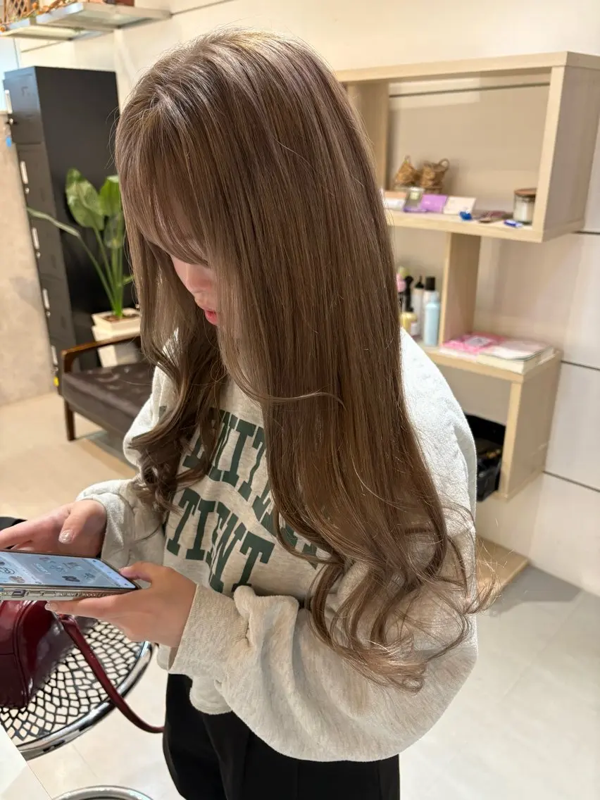 ロング ヘアカラー chic 有山 美瑠のヘアスタイル