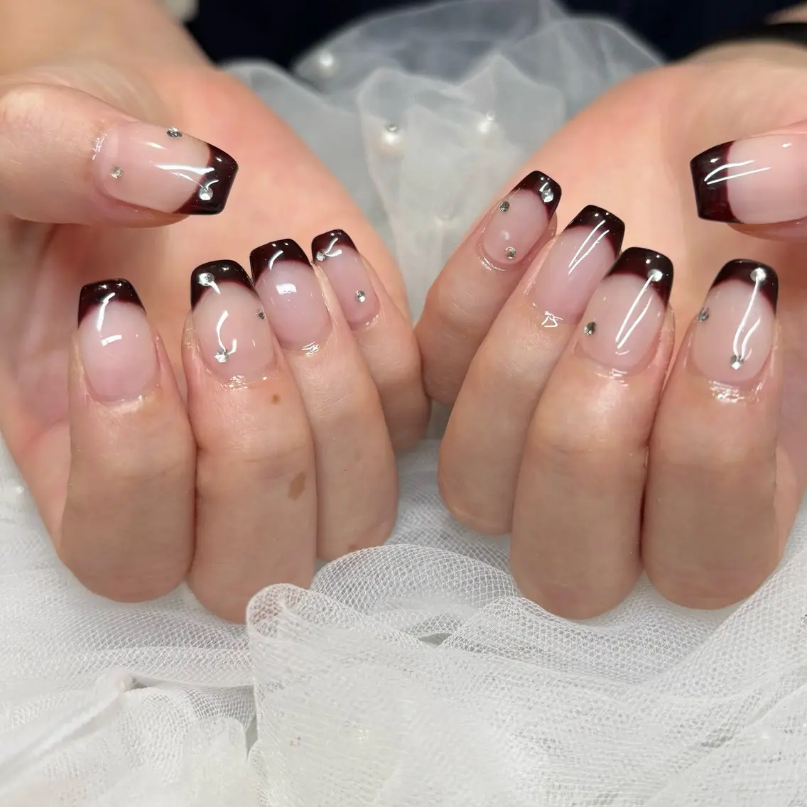 ネイル フレンチネイル ストーンネイル ハンドネイル 荒巻 めいのネイルデザイン