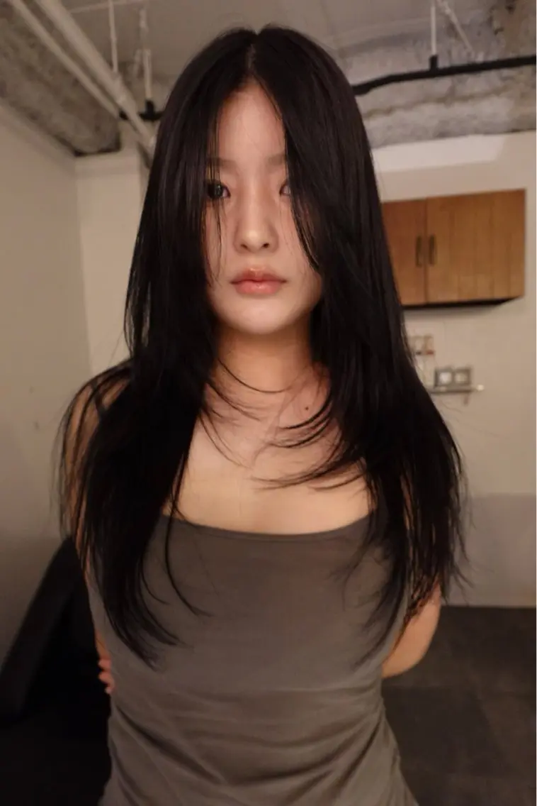 ロング かきあげバング レイヤーカット カット トリートメント Iwai sのヘアスタイル