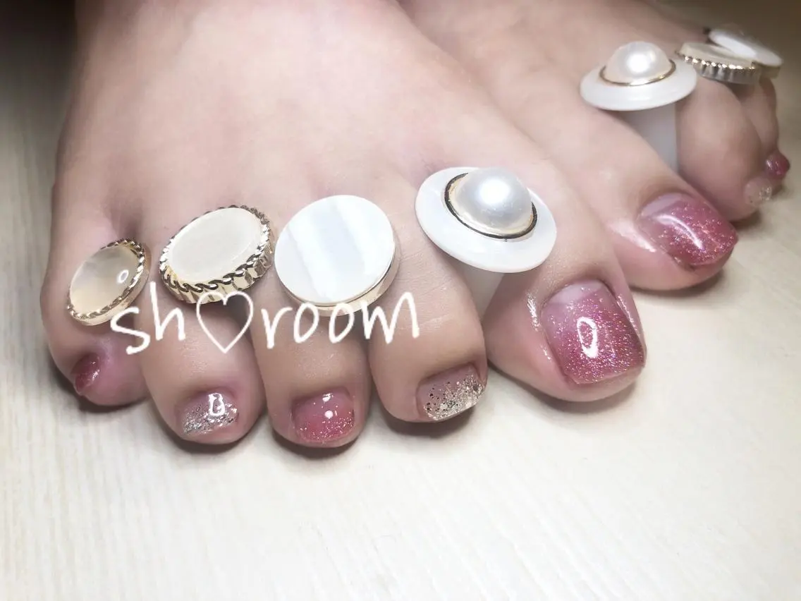 ネイル アートネイル フットネイル フレンチネイル グラデーション キラキラネイル フットネイル Nail salon Ruuのネイルデザイン