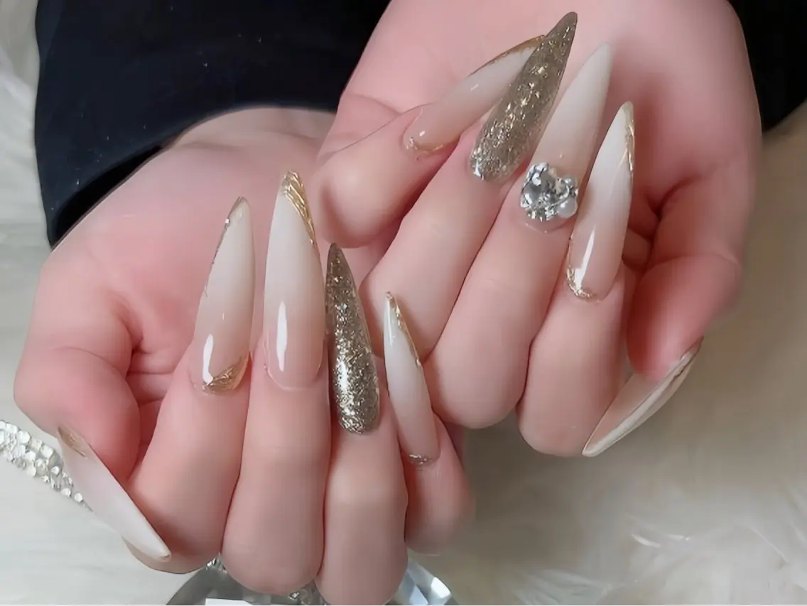 ネイル ボルドー フレンチネイル グラデーション キラキラネイル 韓国ネイル ハンドネイル Rin Nail 新大久保店のネイルデザイン