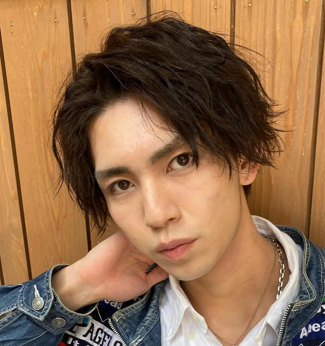ショート メンズ センターパート カット 塩谷黎✨イルミナ カラーメンズパーマ✨のヘアスタイル