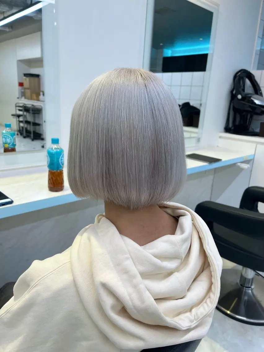 ショート カラー ヘアカラー ブリーチカラー 🩵MIZUKIのヘアスタイル