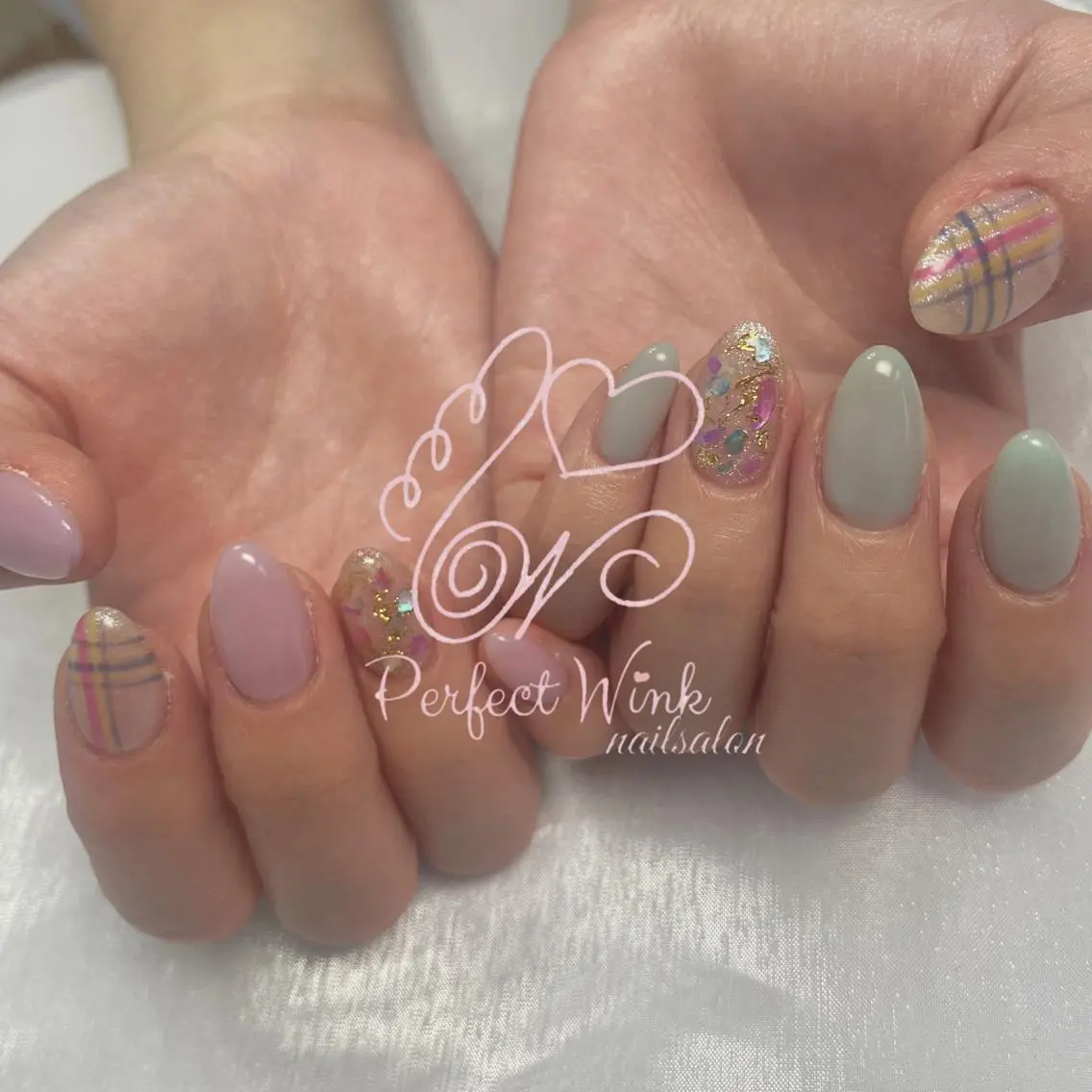 ネイル フレンチネイル ジェルネイル グラデーション キラキラネイル ラメ(グリッター) ハンドネイル 💅Perfect Wink RUI🌈のネイルデザイン