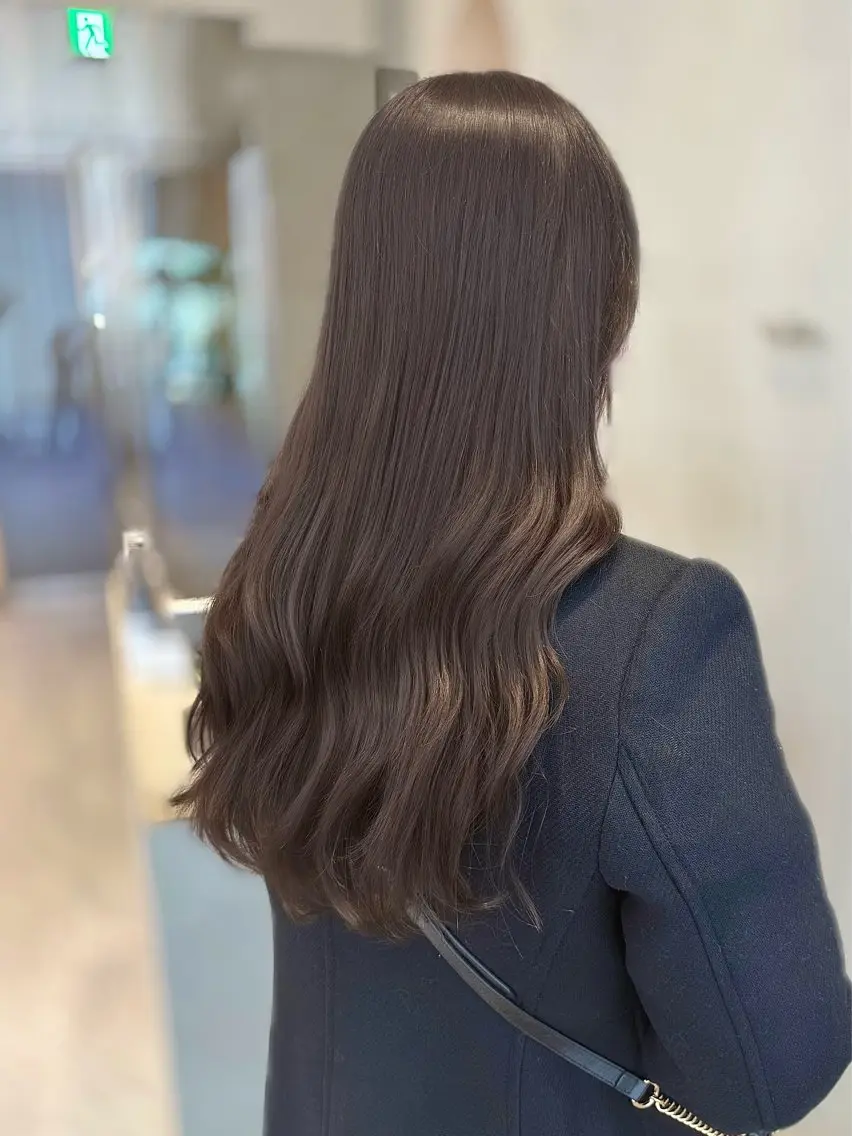 セミロング カラー トリートメント ヘッドスパ ヘアセット ミオ💎ショート 透ける暗髪のヘアスタイル