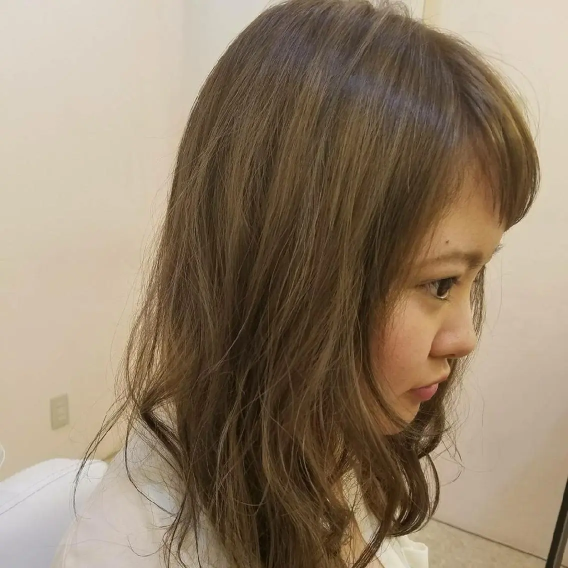 セミロング カラー デザインカラー 美谷添（ミヤゾエ） まどか大人ヘアサロンのヘアスタイル