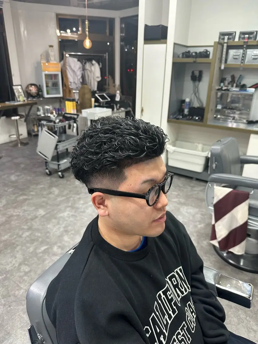 ショート パーマ 宜保 斗馬のヘアスタイル