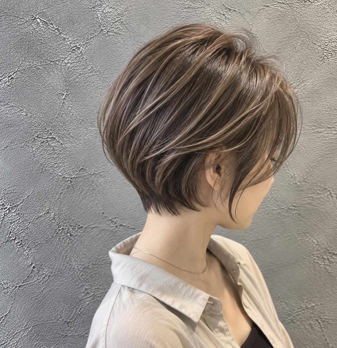 ショート カラー 丸みショート アッシュ ベージュカラー くびれヘア ショートヘア 脇田 麗乃のヘアスタイル